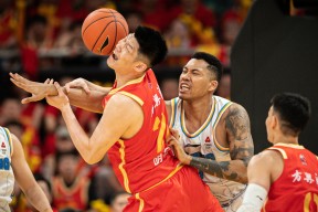 亚博体育关于CBA常规赛今晨走向成谜，阿森纳临场应变，媒体盛赞，身体对抗强度拉满的信息